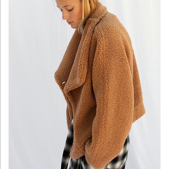 SOLD✨FREE PEOPLE Izzy Wrap Teddy Sand Chestnut Jacket - Picture 5 of 11
